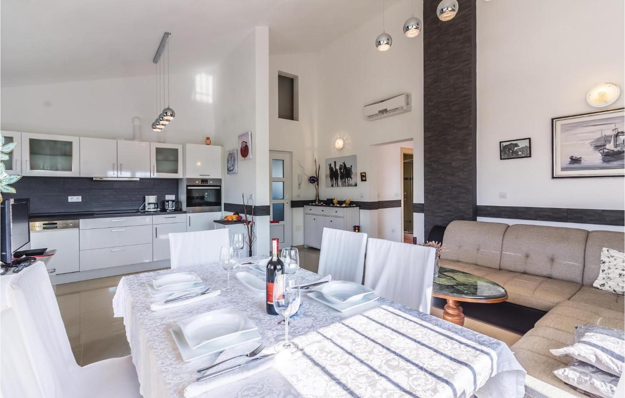 Stunning Apartment In Fazana With House Sea View Экстерьер фото